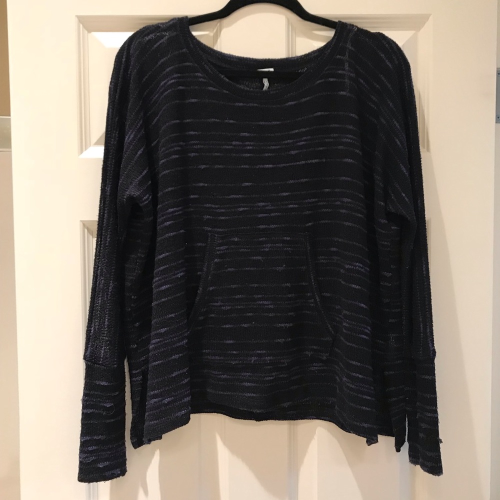 Splendid women’s black & navy sweater